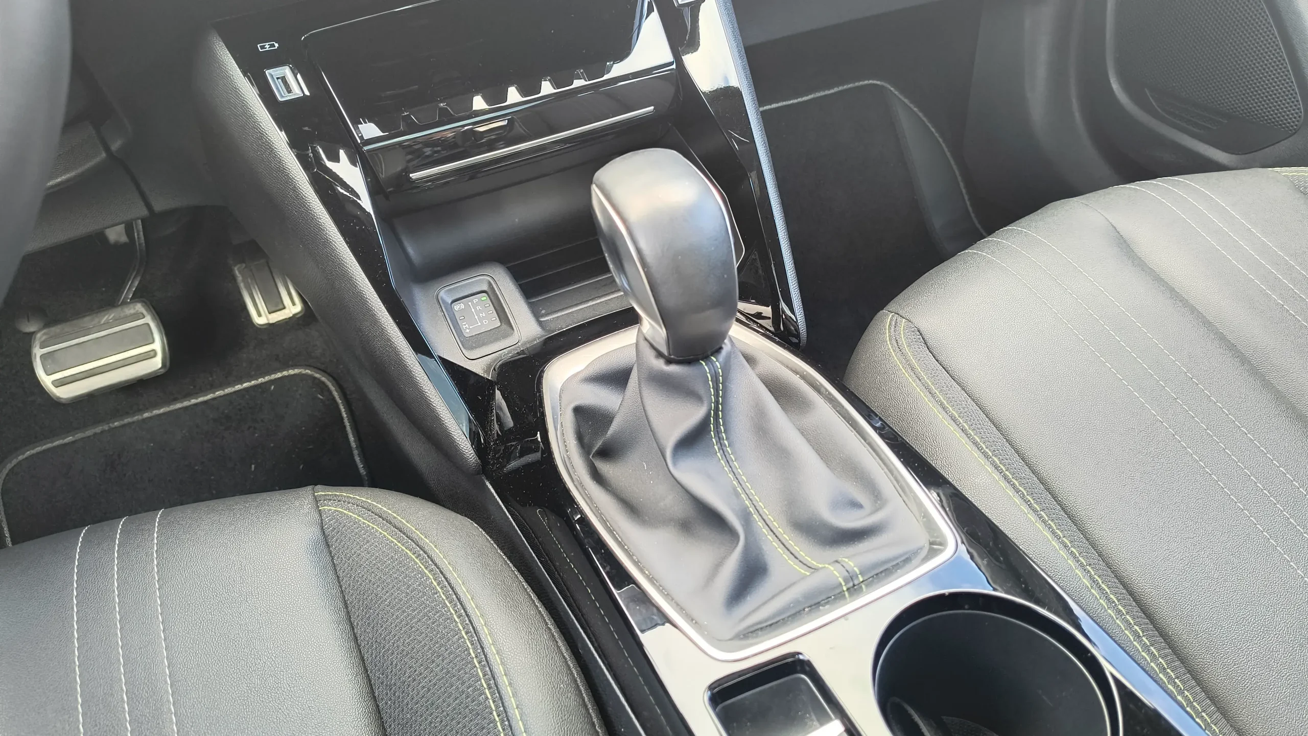 Peugeot 2008 Gt Ee (10)