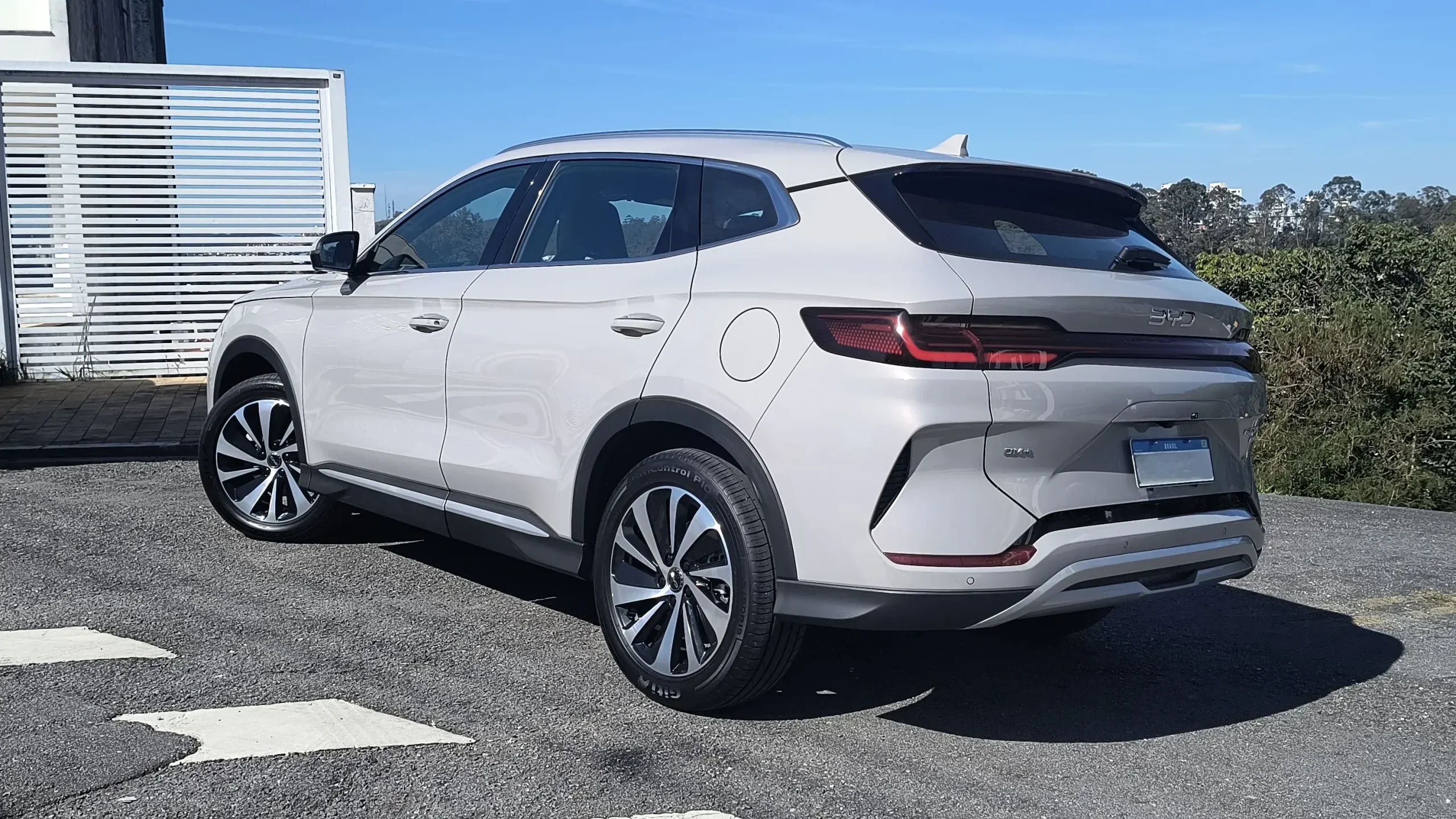 O consumo urbano do BYD Song Plus é muito bom, de 18,8 km/l, e o rodoviário chega a 15,4 km/l