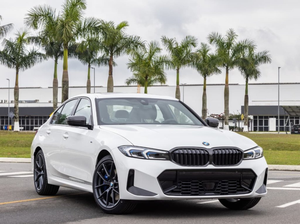 BMW 320i domina segmento de sedãs grandes em 2025