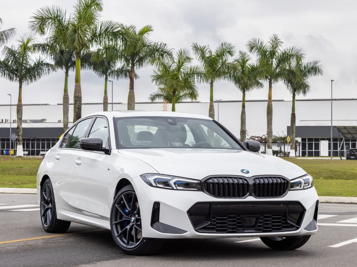 BMW 320i domina segmento de sedãs grandes em 2025