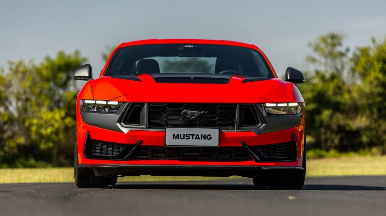 Ford Mustang Dark Horse 7