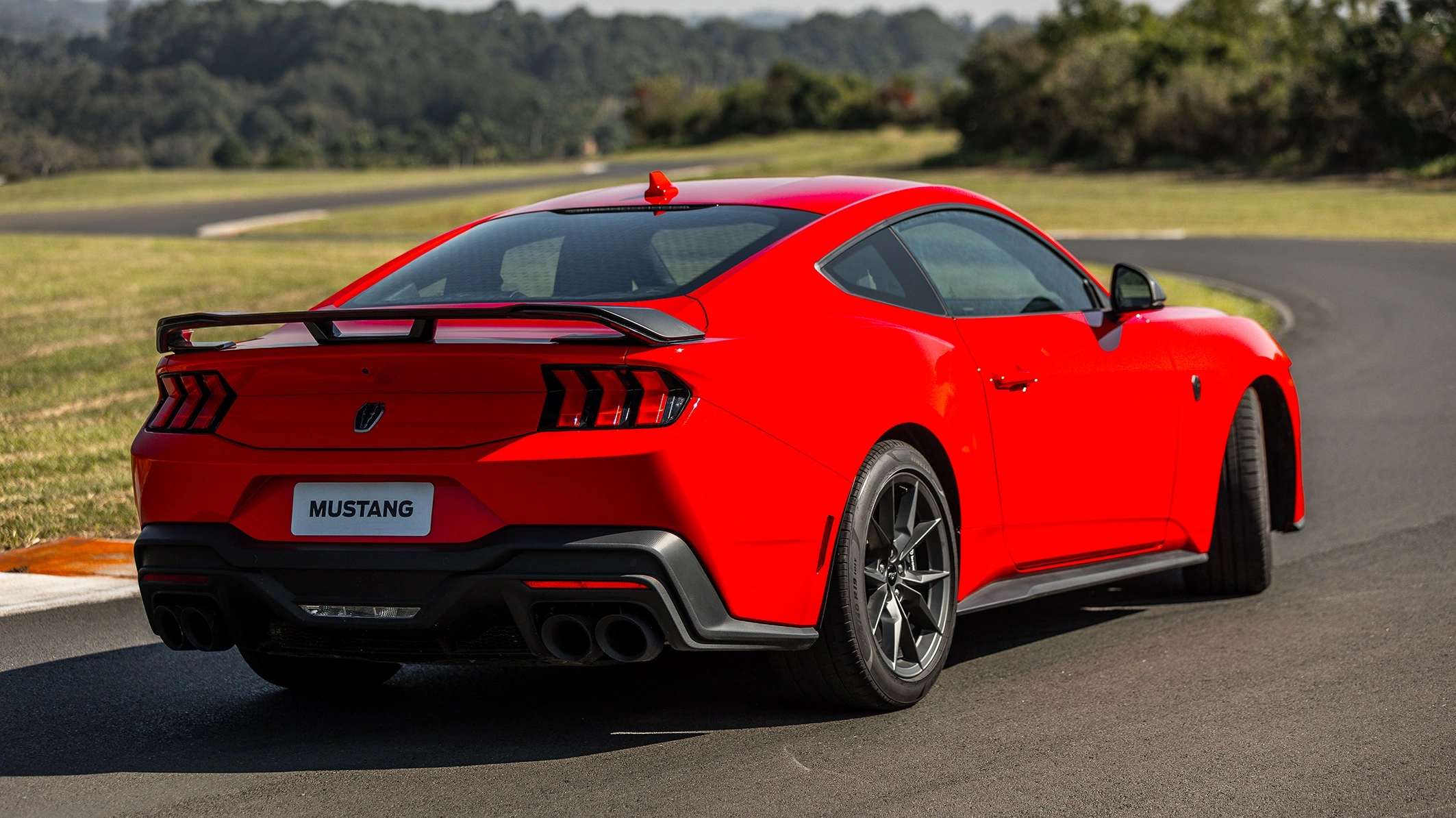Ford lança o Mustang Dark Horse