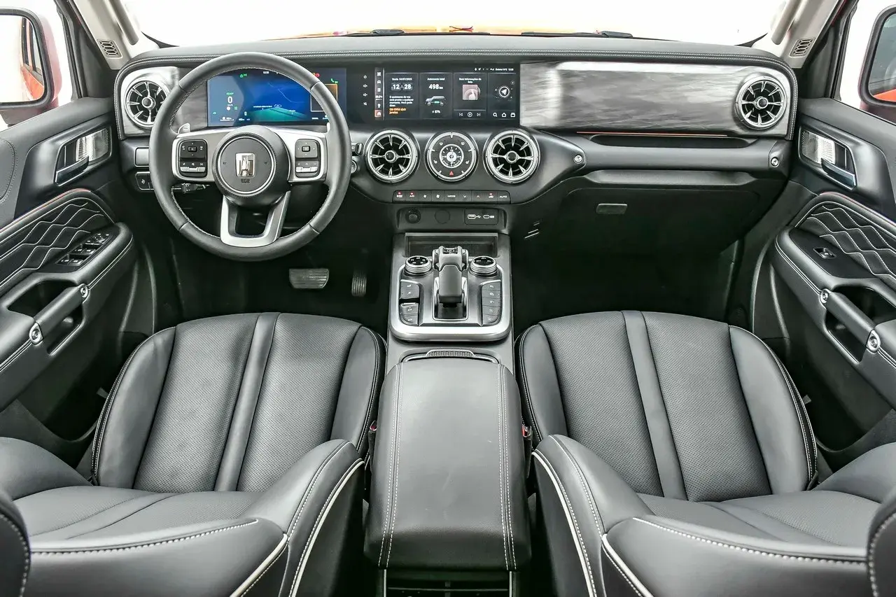 O interior do GWM Tank 300 é sofisticado e sem exageros