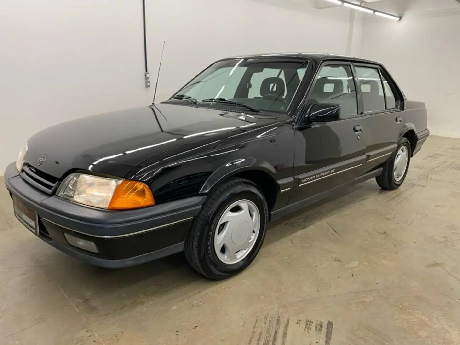 Chevrolet Monza 2 0 Mpfi Classic Se 8v Gasolina 4p Manual Wmimagem23414325732 (1)