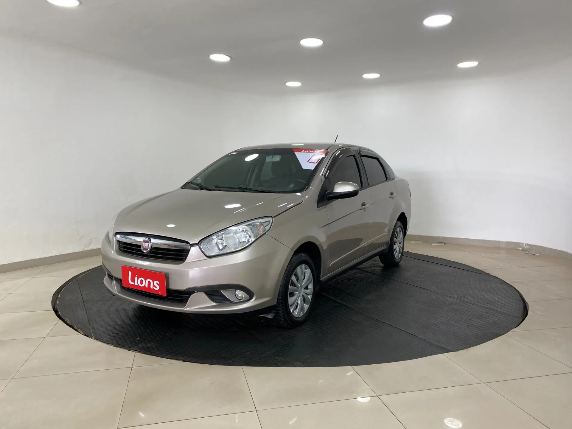 Fiat Grand Siena carros usados por menos de R$ 30 mil