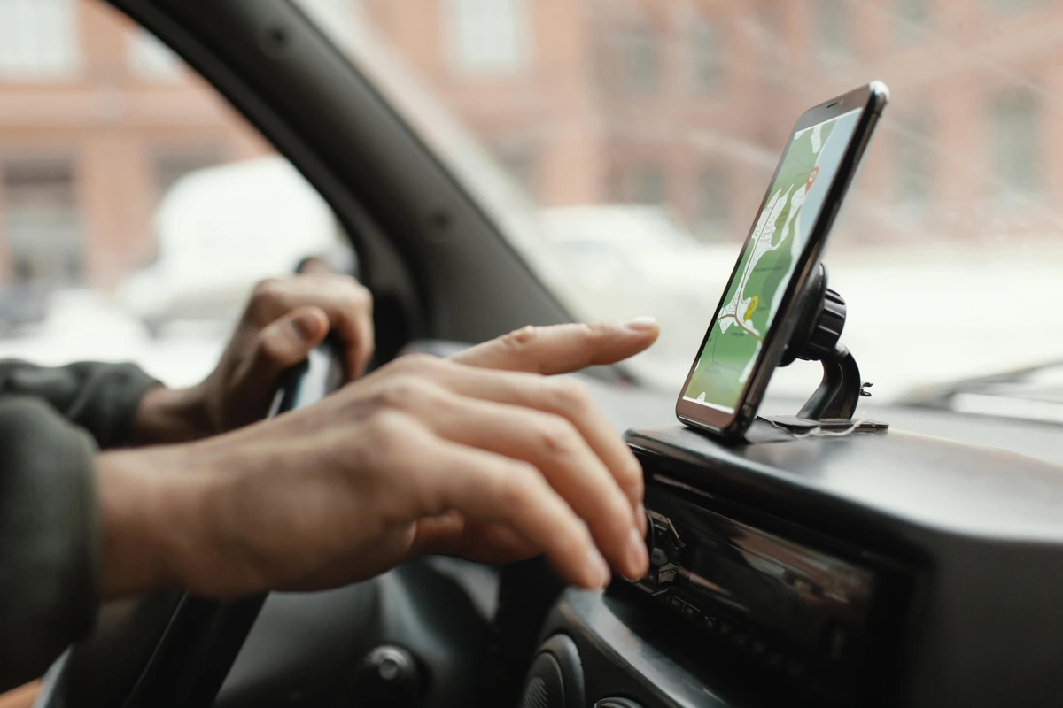 76% dos motoristas apontam o aparelho como o principal vilão das ruas e estradas