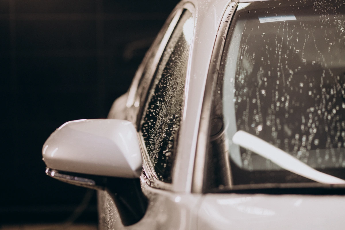 Saiba quantas vezes devemos lavar o carro por mês.