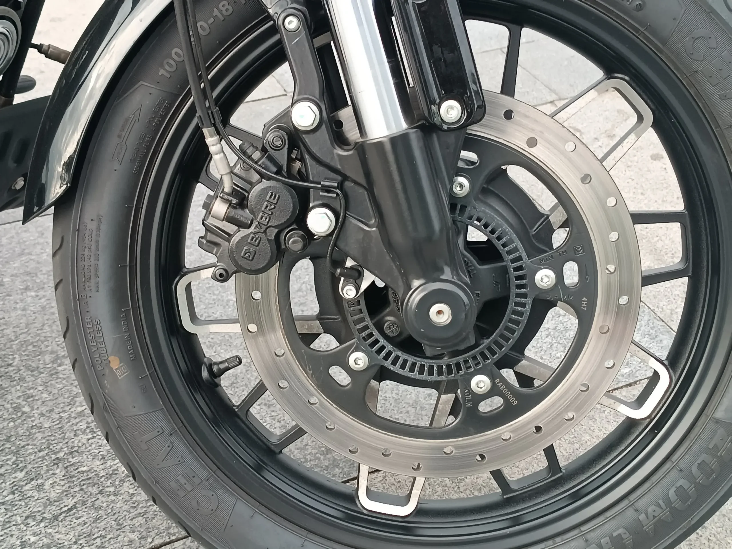 Royal Enfield Shotgun 650 (27)