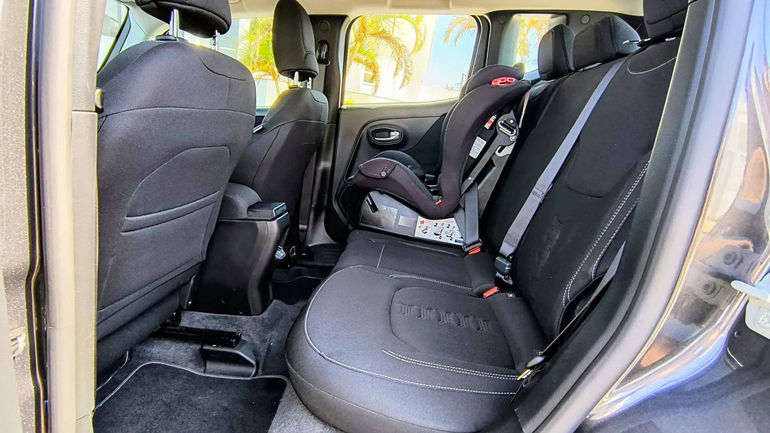 Jeep Renegade Sport Altitude 2025 (12)
