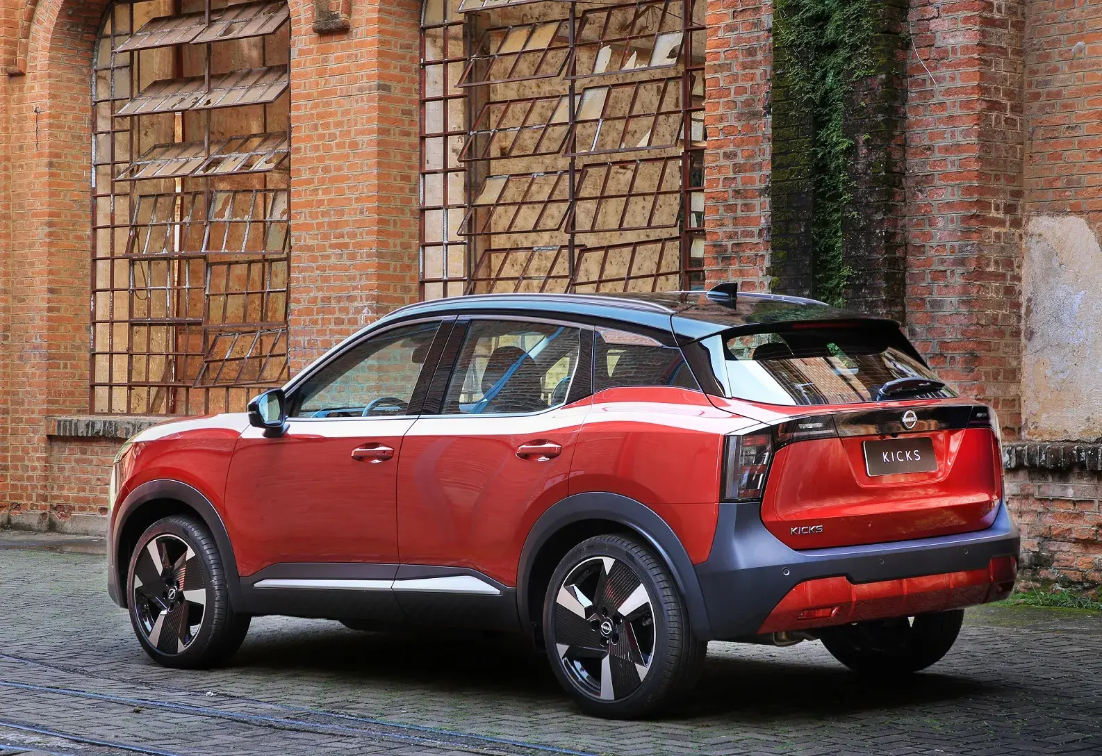 Nissan Kicks decolou em vendas em setembro e ultrapassou, no mês, os dois SUVs mais vendidos do Brasil em 2025