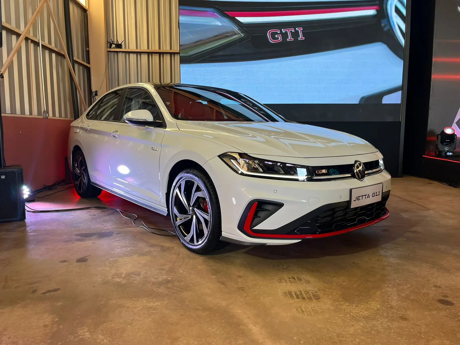 Jetta Gli 2026 tem desconto do desconto.