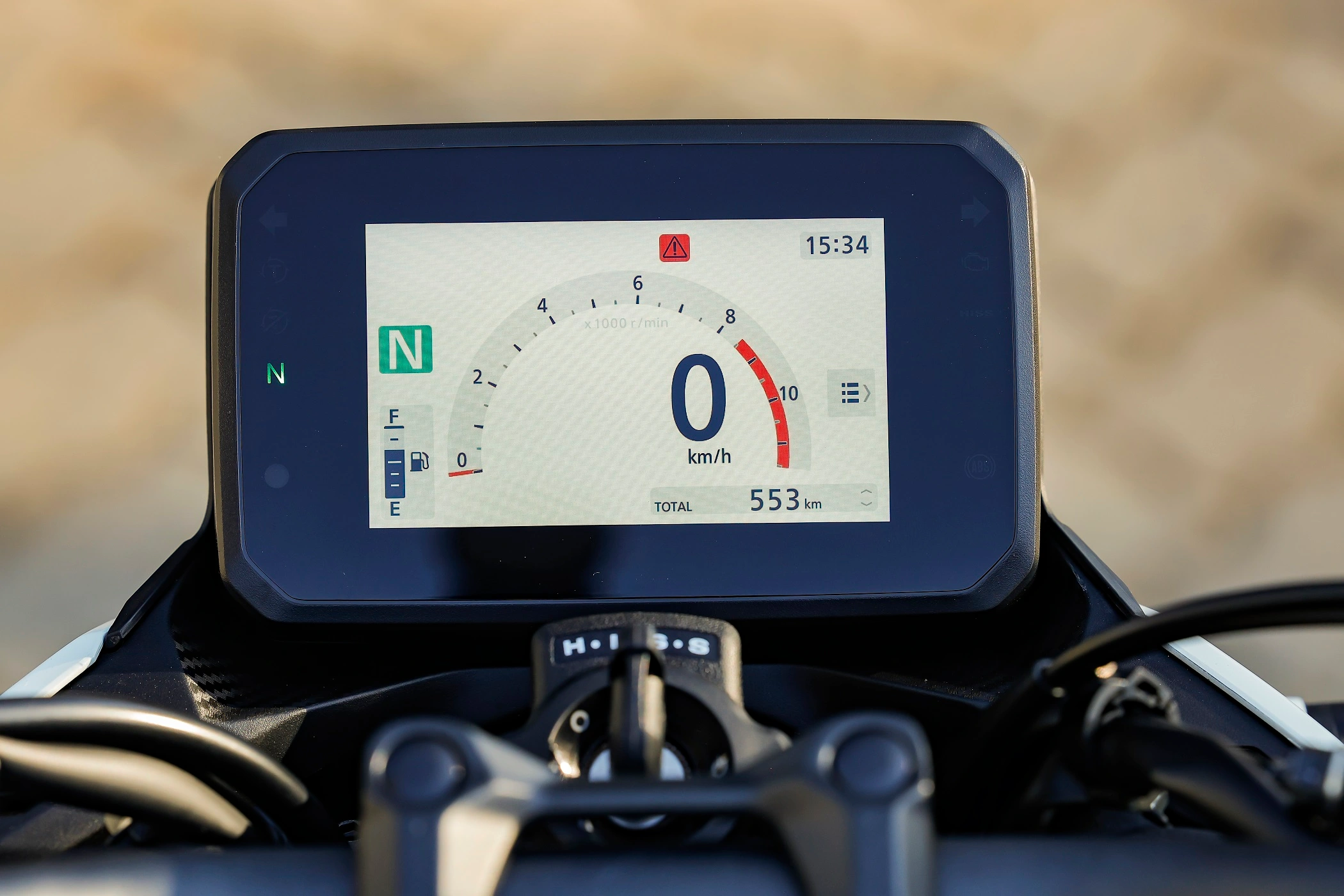 O painel das Honda Hornet 500 e NX 500 é uma tela de TFT de cinco polegadas