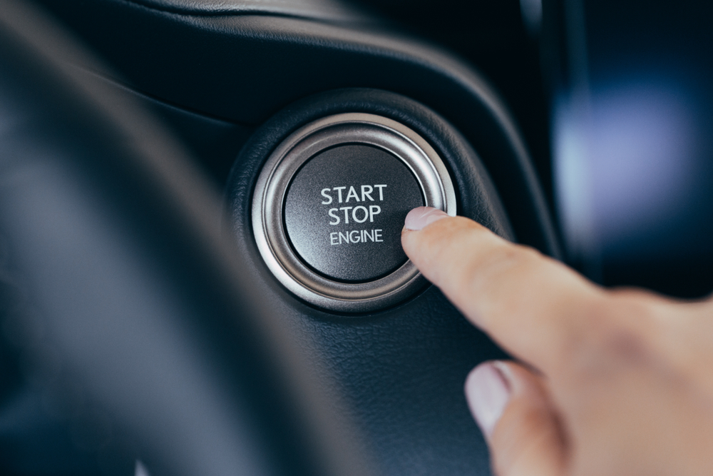 Sistema start-stop e chave presencial também é tecnologia comum até nos carros populares
