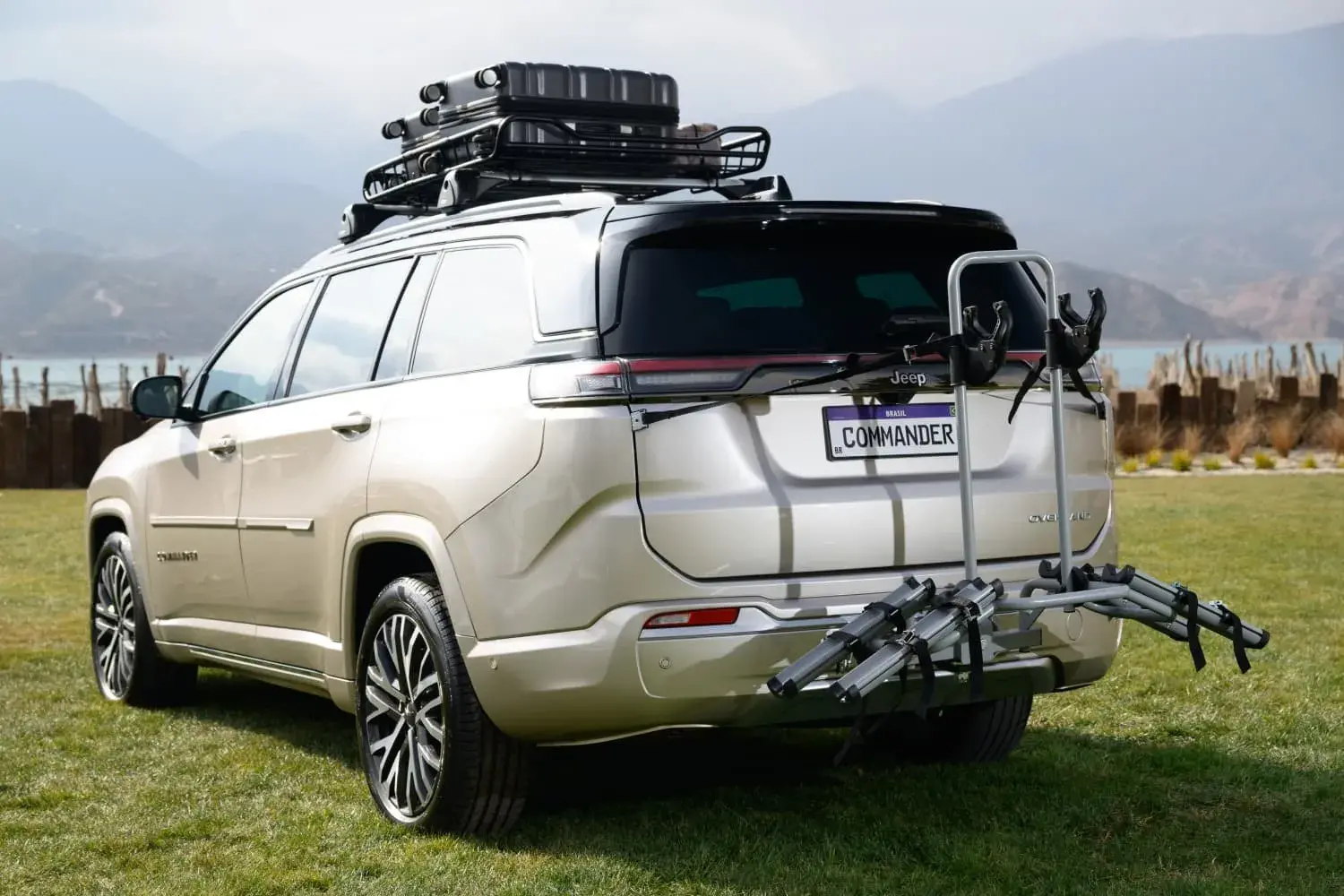 Jeep Commander 2026 ganha mais de 40 acessórios