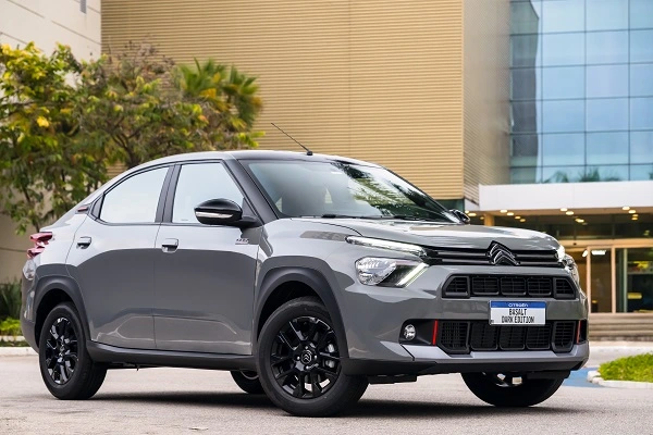 O Citroën Basalt deixará de ser aceito na categoria Black da Uber em 2026