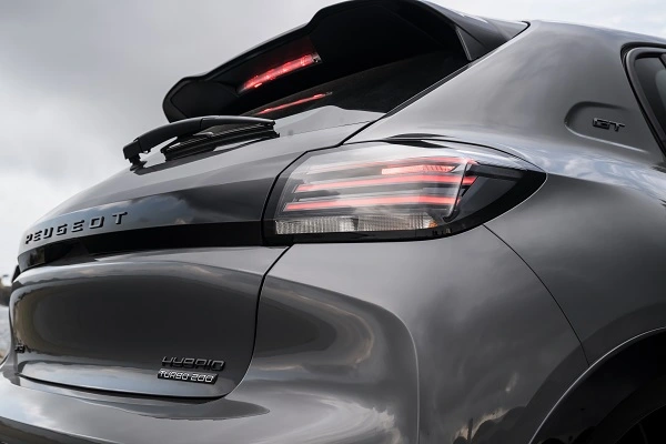 Peugeot 208 Hybrid 2026