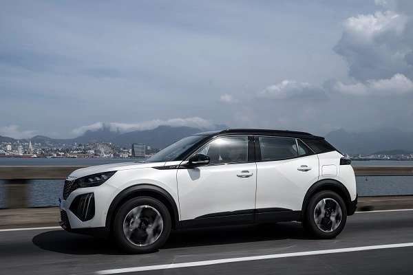 Peugeot 2008 híbrido utiliza mesmo sistema de Fiat Pulse e Fastback