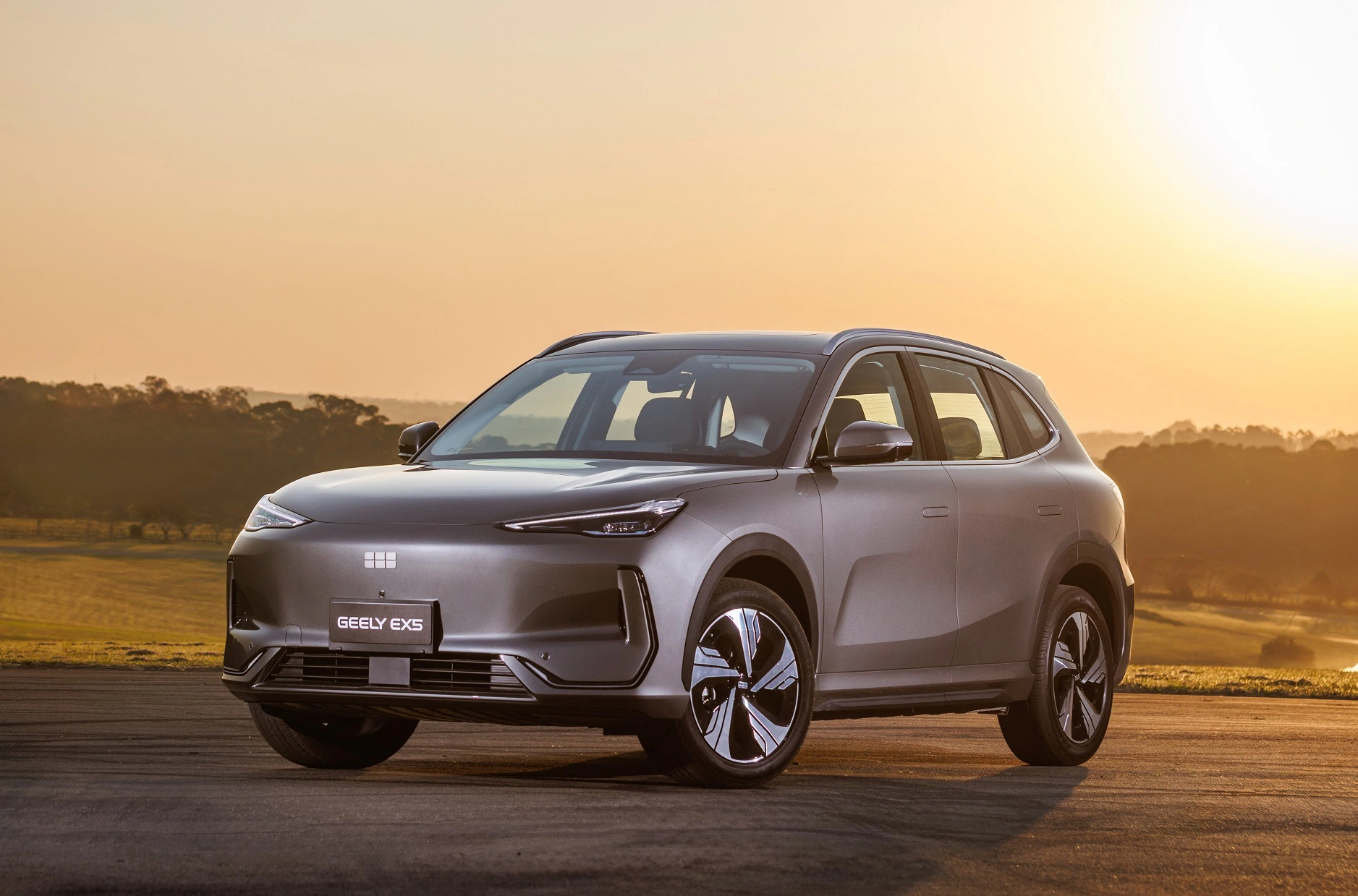 O Geely EX5 é o primeiro modelo da marca chinesa a ser comercializado no mercado brasileiro