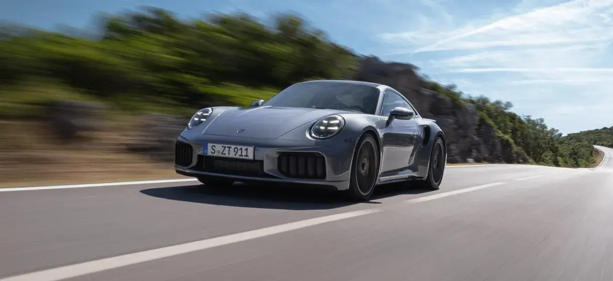 Porsche 911 Turbo S tem velocidade máxima de 322 km/h