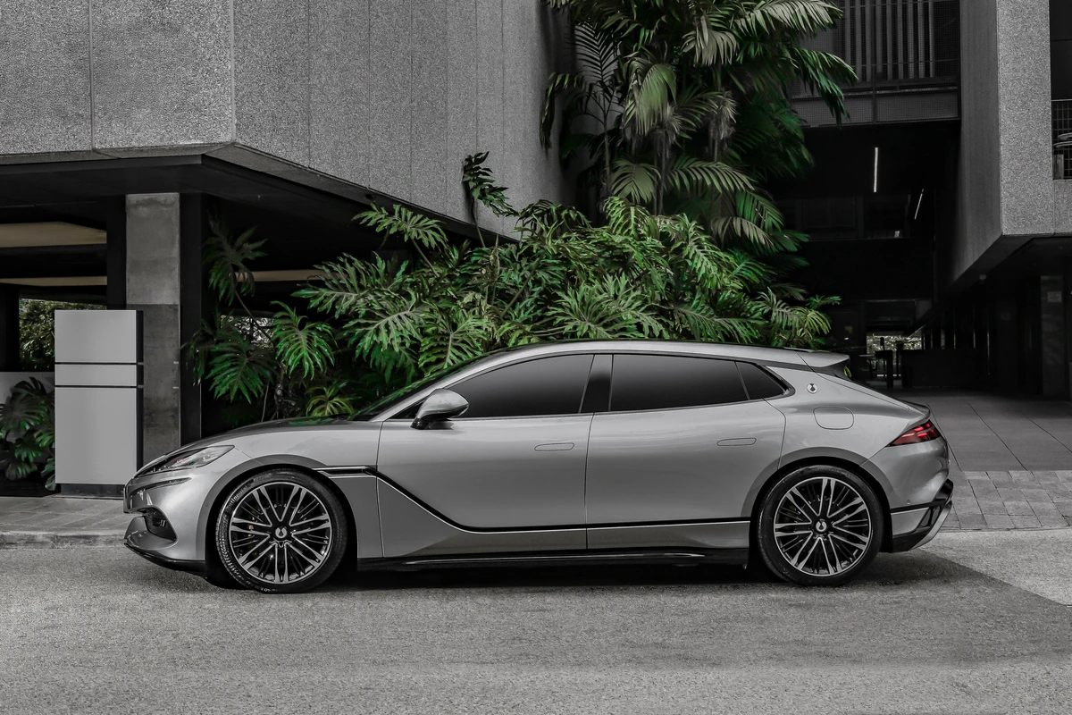 Denza Z9GT aparece pela primeira vez no Brasil