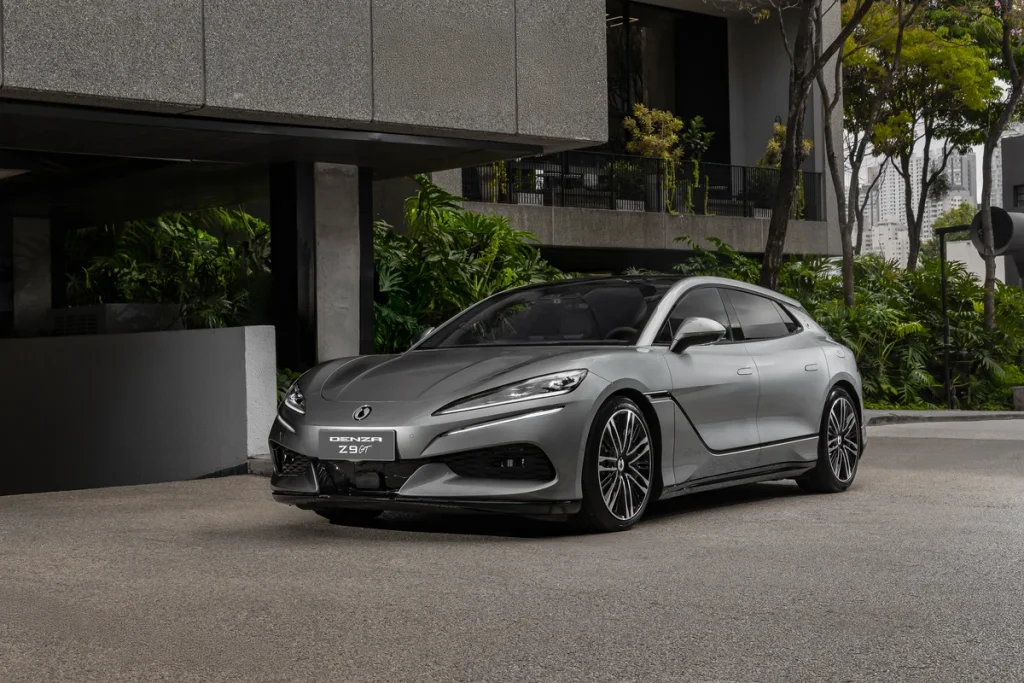 Denza Z9 GT aparece pela primeira vez no Brasil