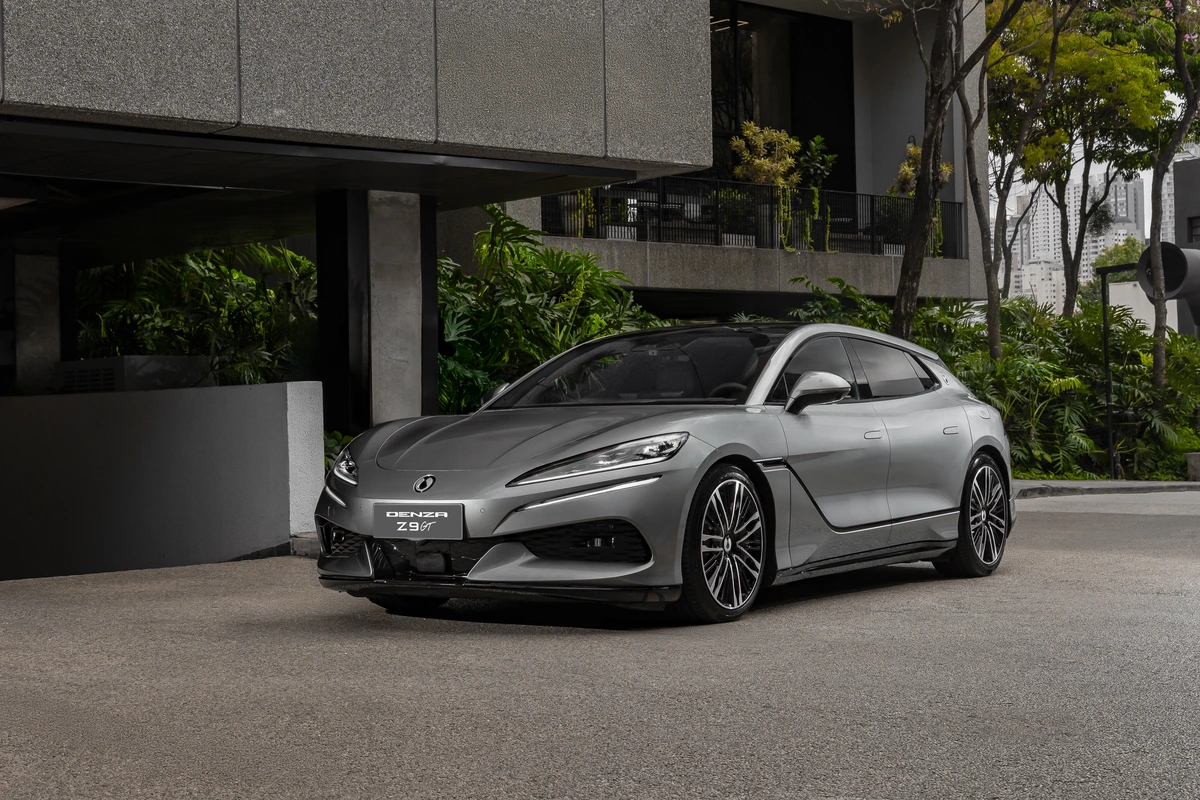 Denza Z9 GT aparece pela primeira vez no Brasil