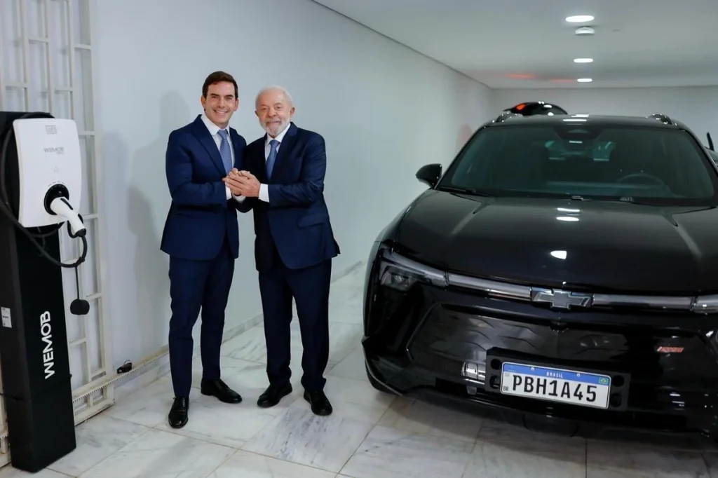 Carro do presidente Lula é elétrico e roda muito