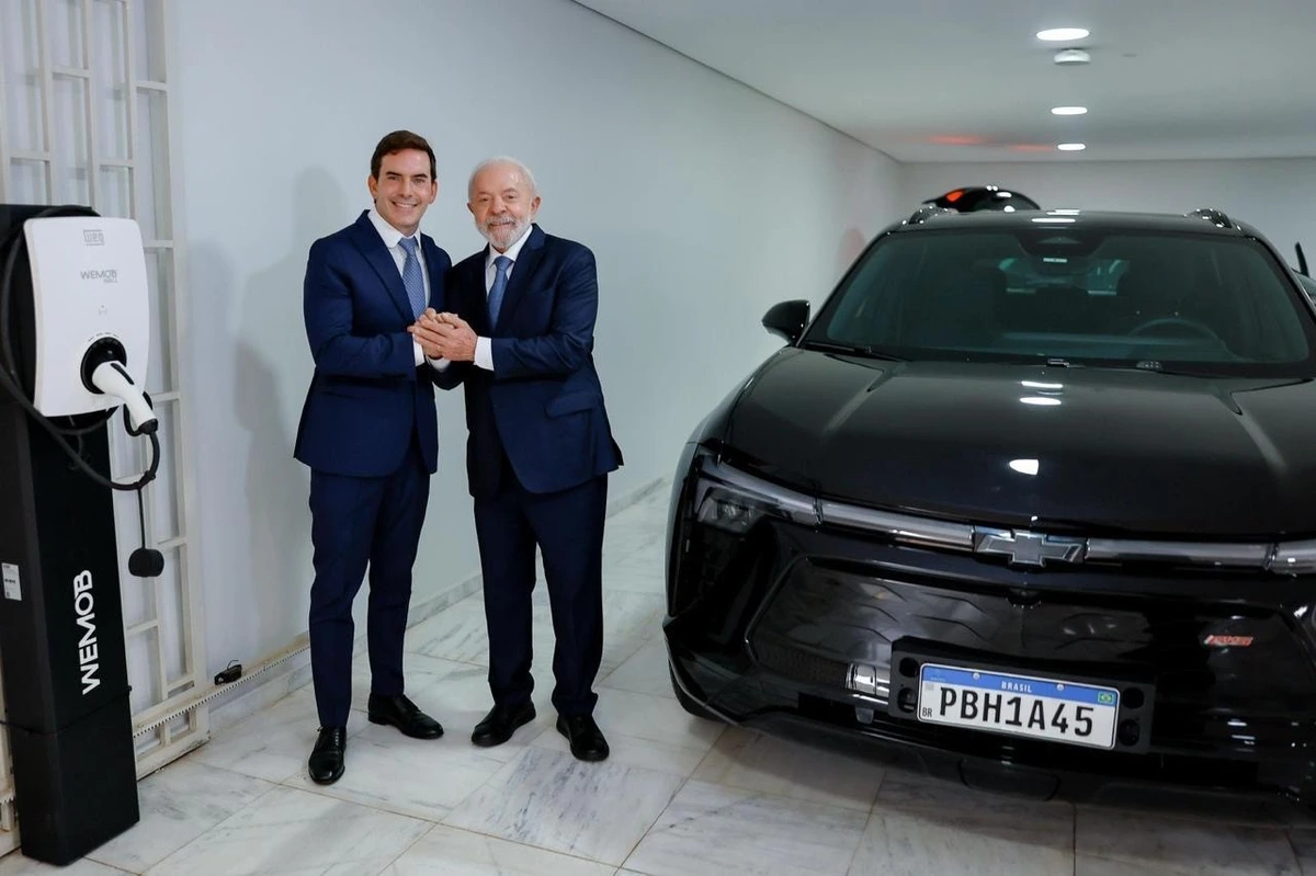 Carro do presidente Lula é elétrico e roda muito