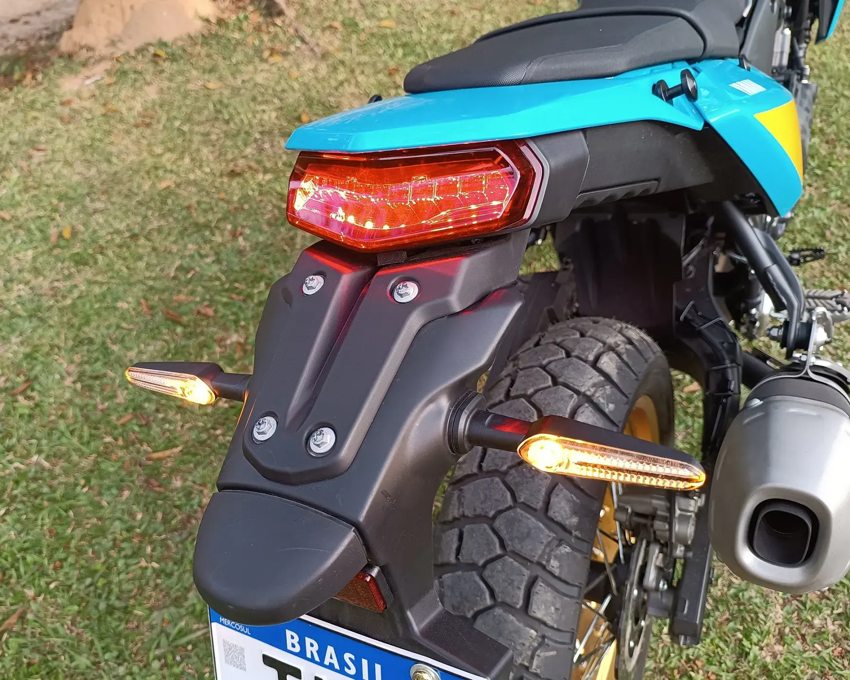 A traseira esguia contrasta com a frente imponente