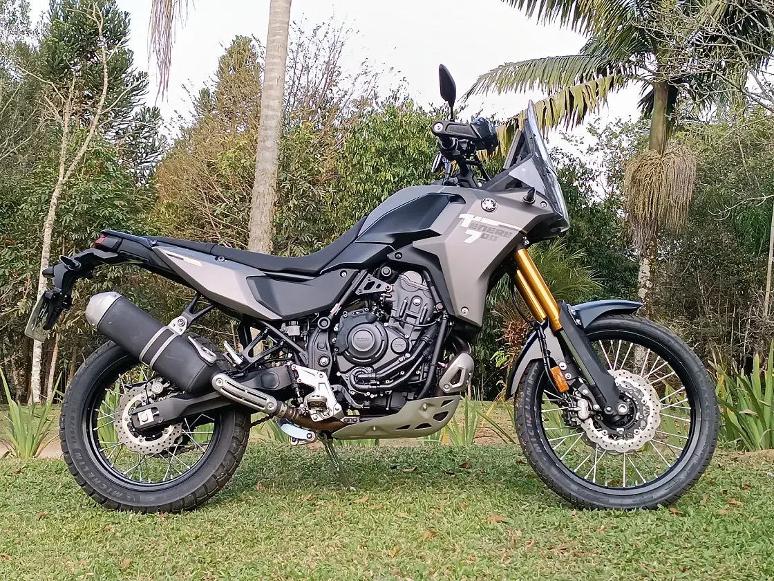 O design da Yamaha Ténéré 700 é agressivo e imponente