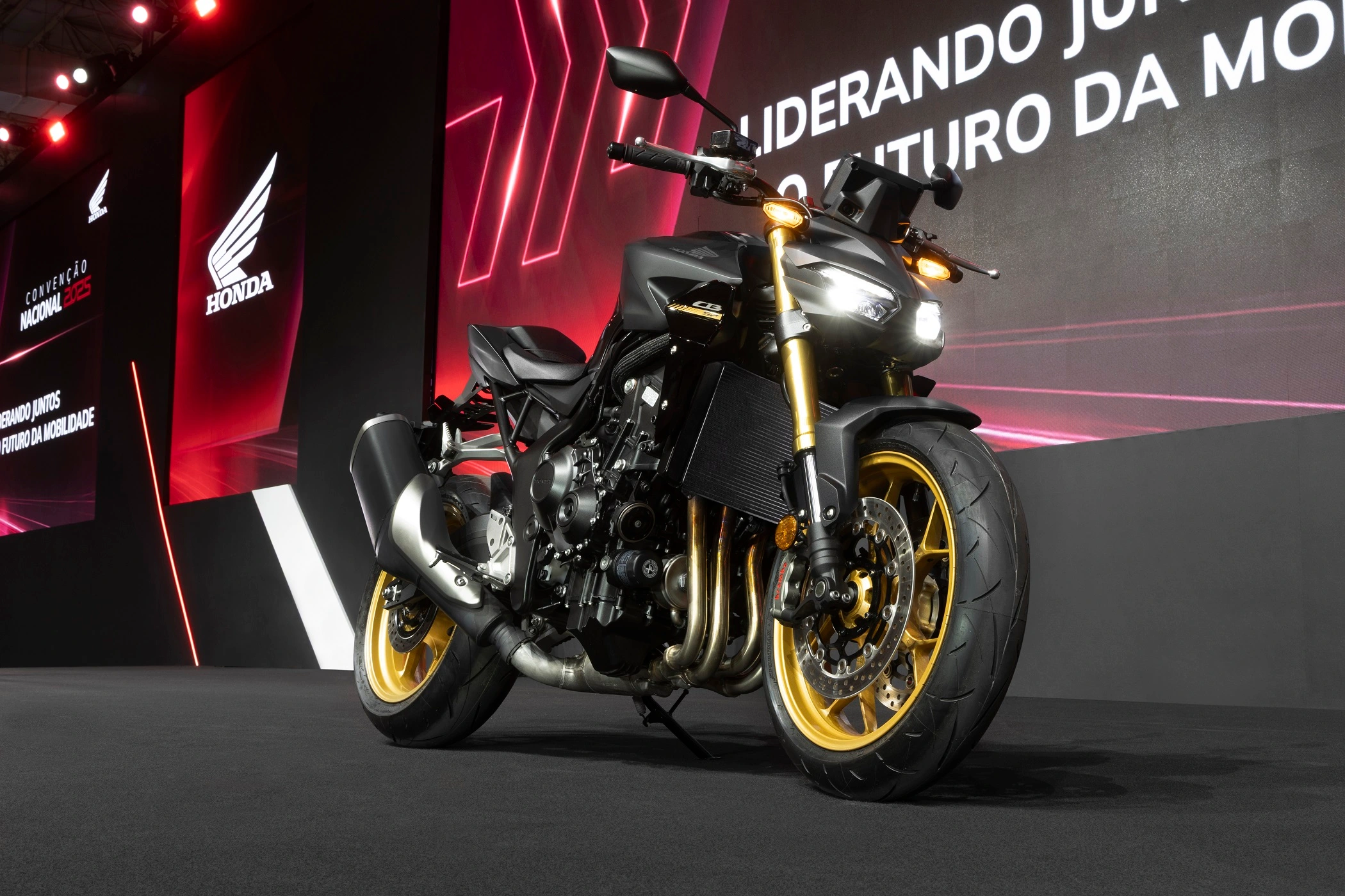 A Honda CB1000 Hornet promete desempenho forte e terá duas versões