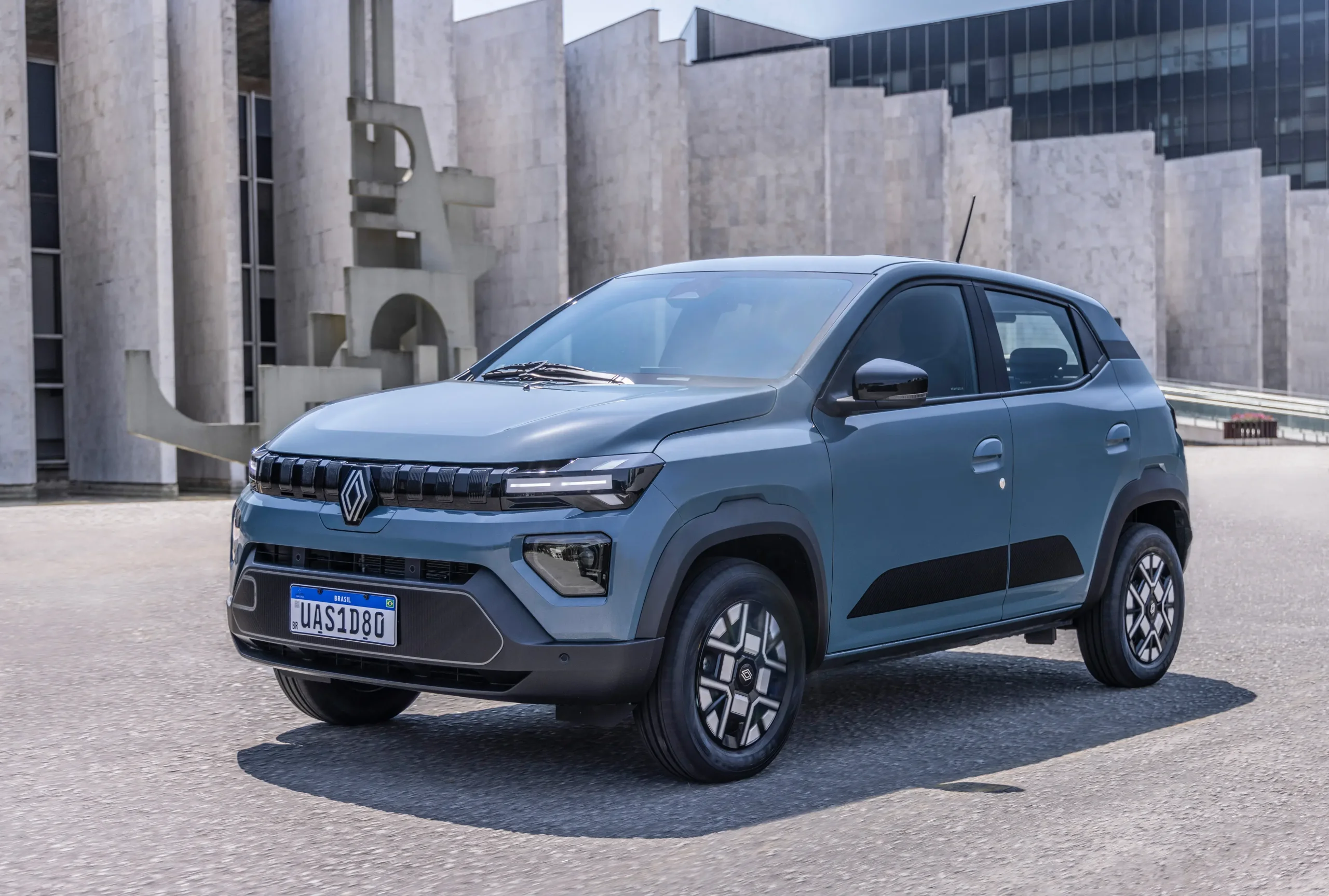 Renault Kwid E-Tech é o carro automático mais barato do Brasil