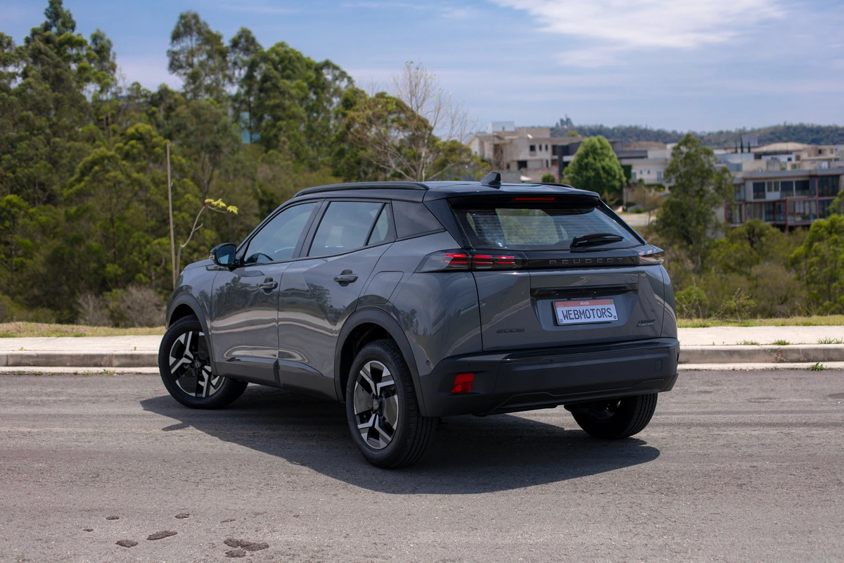 Peugeot 2008 GT ou Nissan Kicks Advance, qual SUV escolher?
