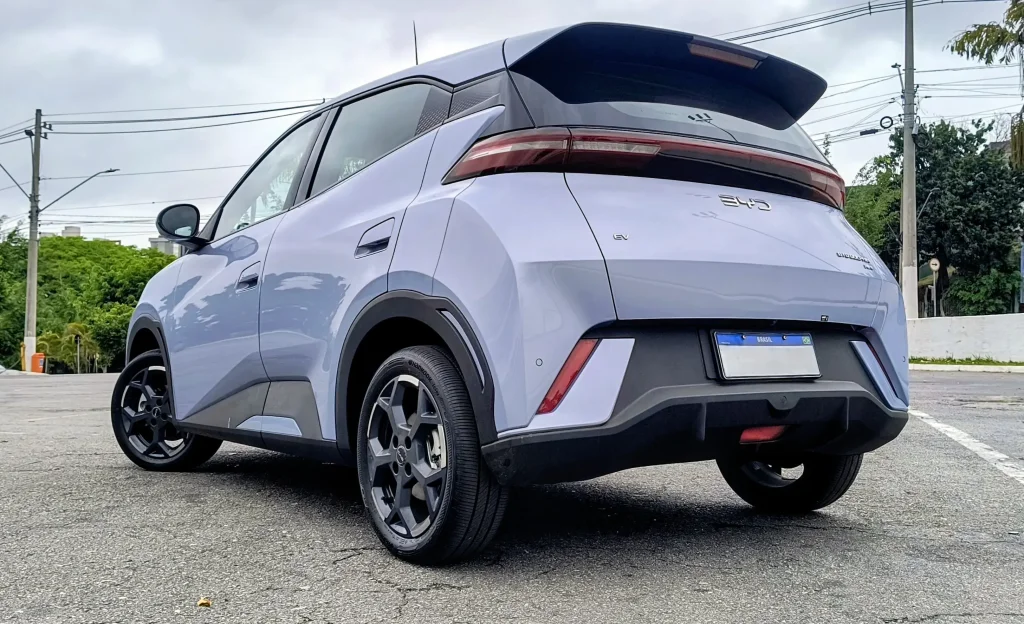 Marca chinesa BYD vendeu quase 100 mil carros em seis meses no Brasil