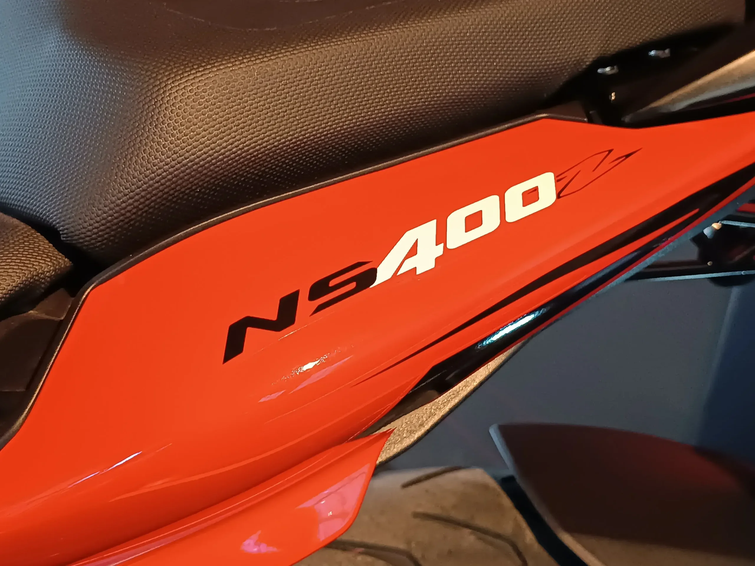 No Brasil a NS400Z é Dominar, mas lá na Índia está na "família" Pulsar