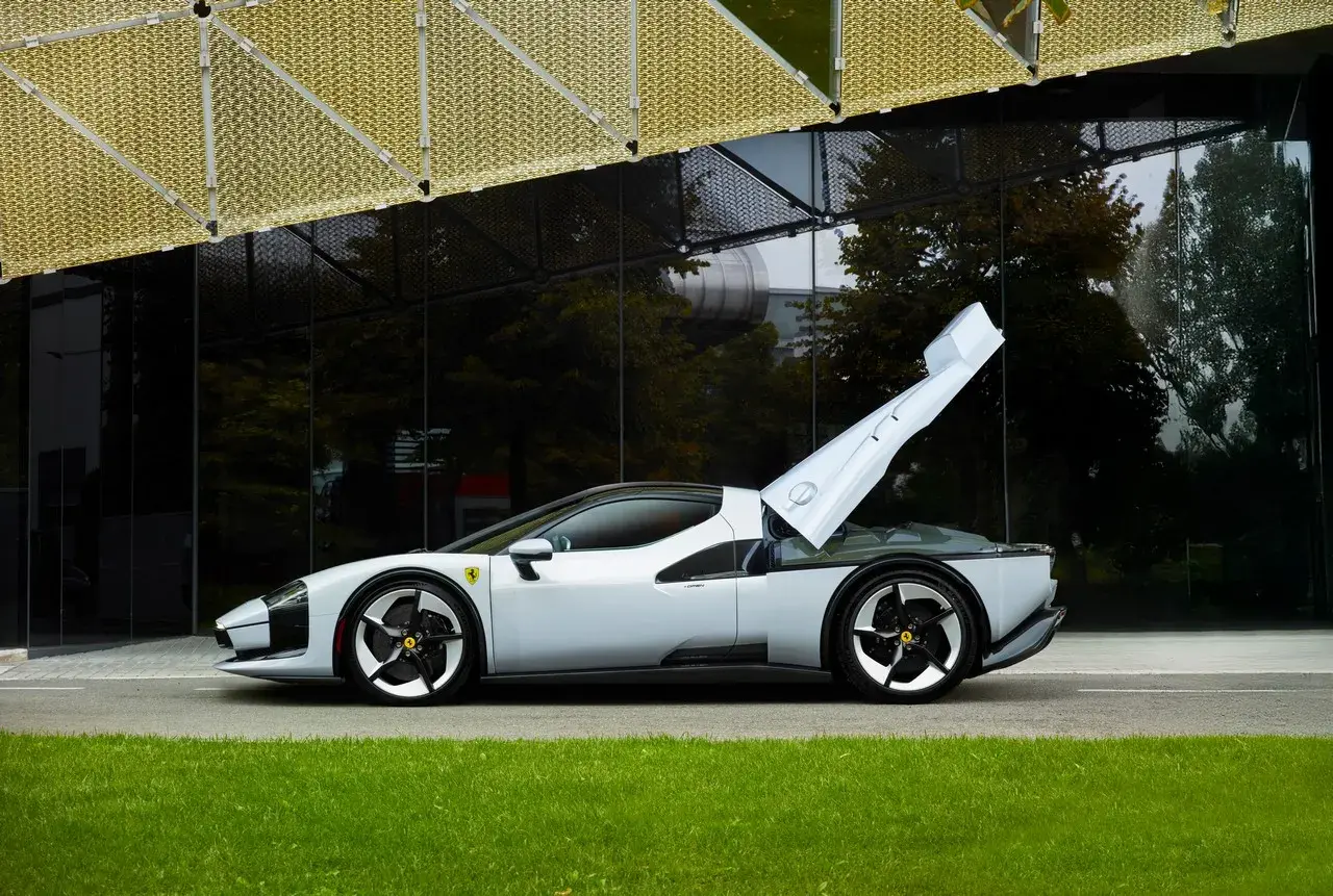 Ferrari SC40