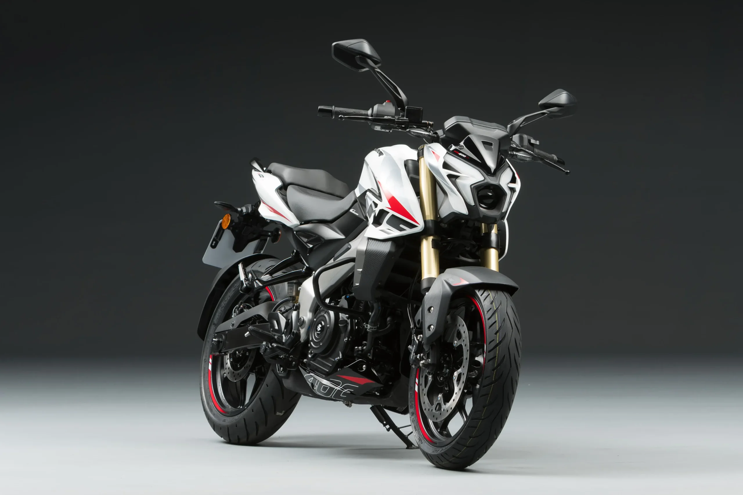 Bajaj Dominar Ns400z Pearl Metallic White Branca (1)
