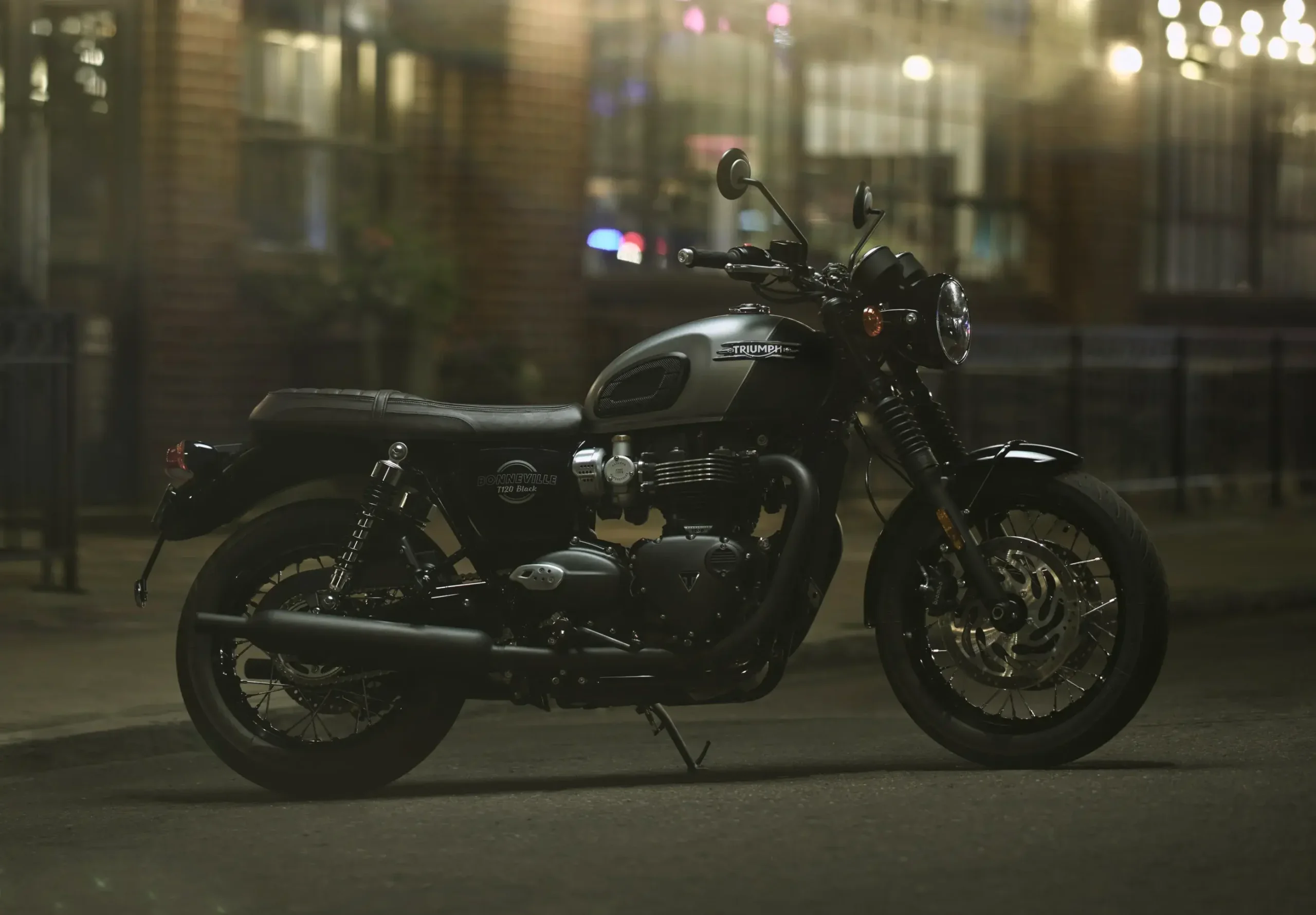 Triumph Bonneville T120 Black 1