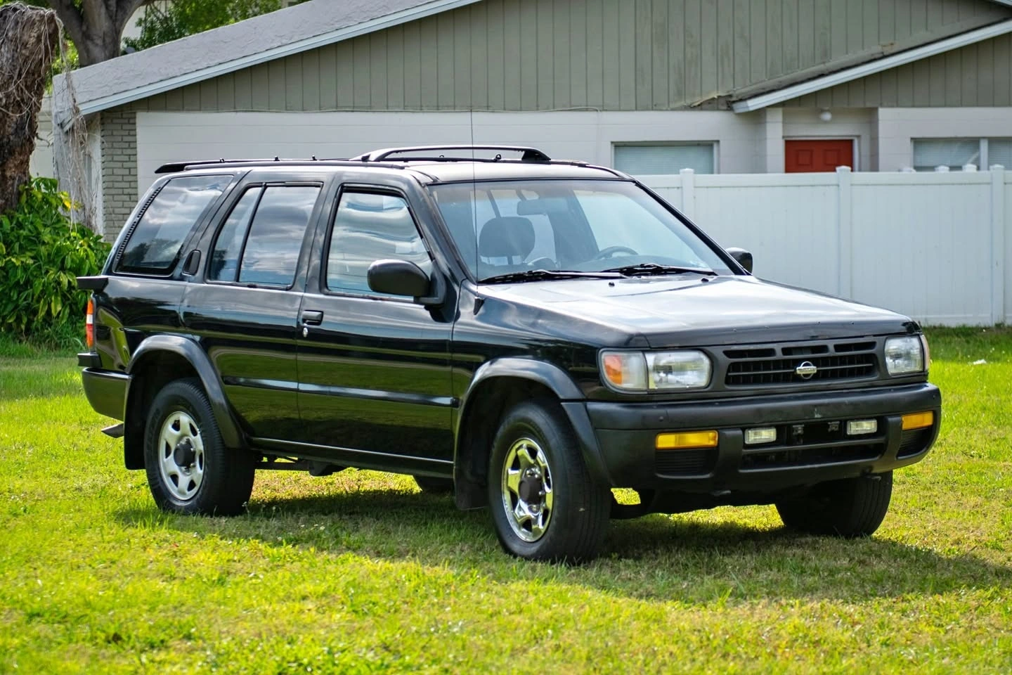 O SUV Pathfinder foi o primeiro modelo importado oficialmente pela Nissan para o mercado brasileiro