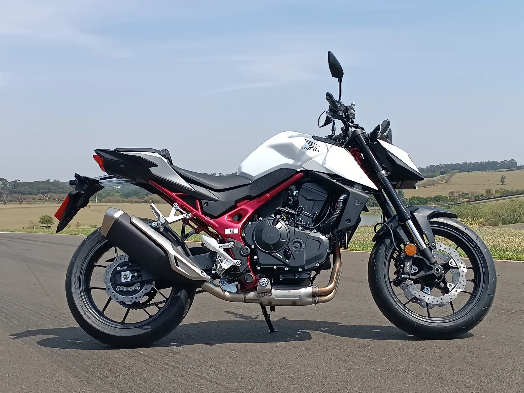 Honda Cb 750 Hornet 2026 Roberto Dutra (2)