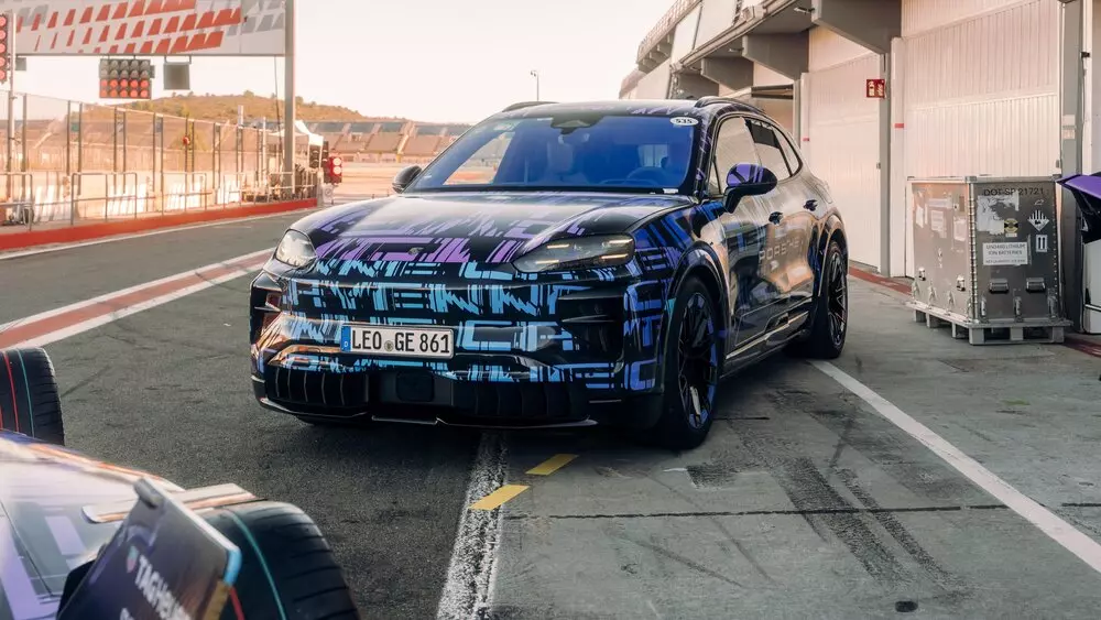 Porsche Cayenne elétrico é SUV com alma de carro de corrida