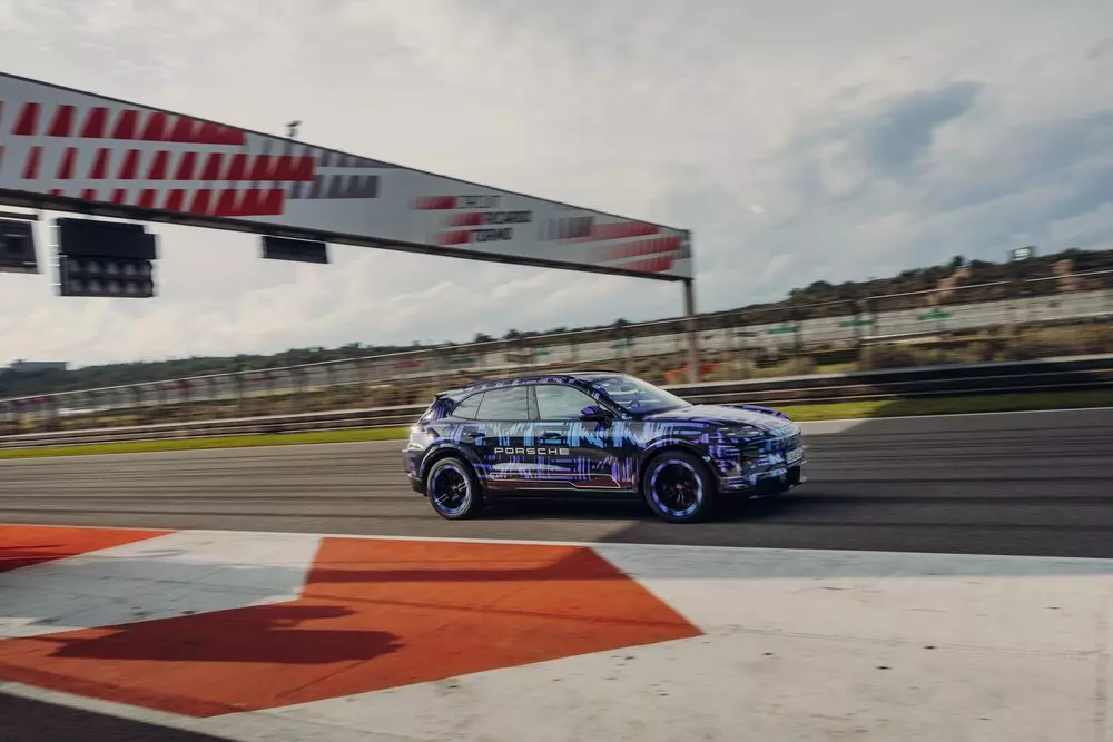 Porsche Cayenne elétrico é SUV com alma de carro de corrida