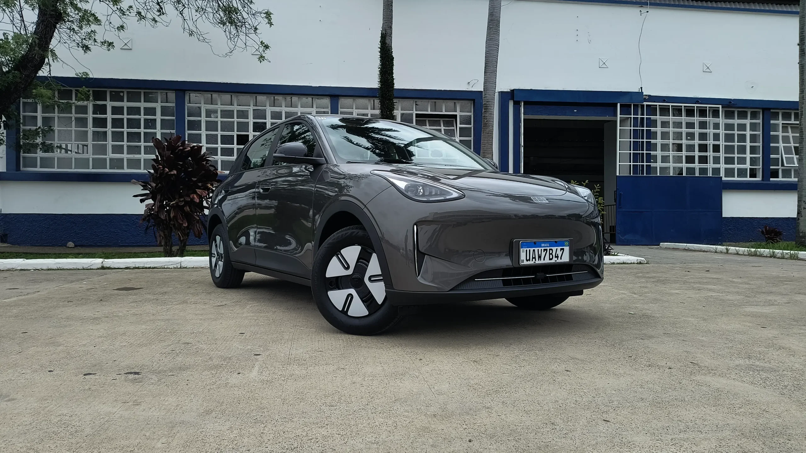 Geely EX2 se metre entre a dupla da BYD