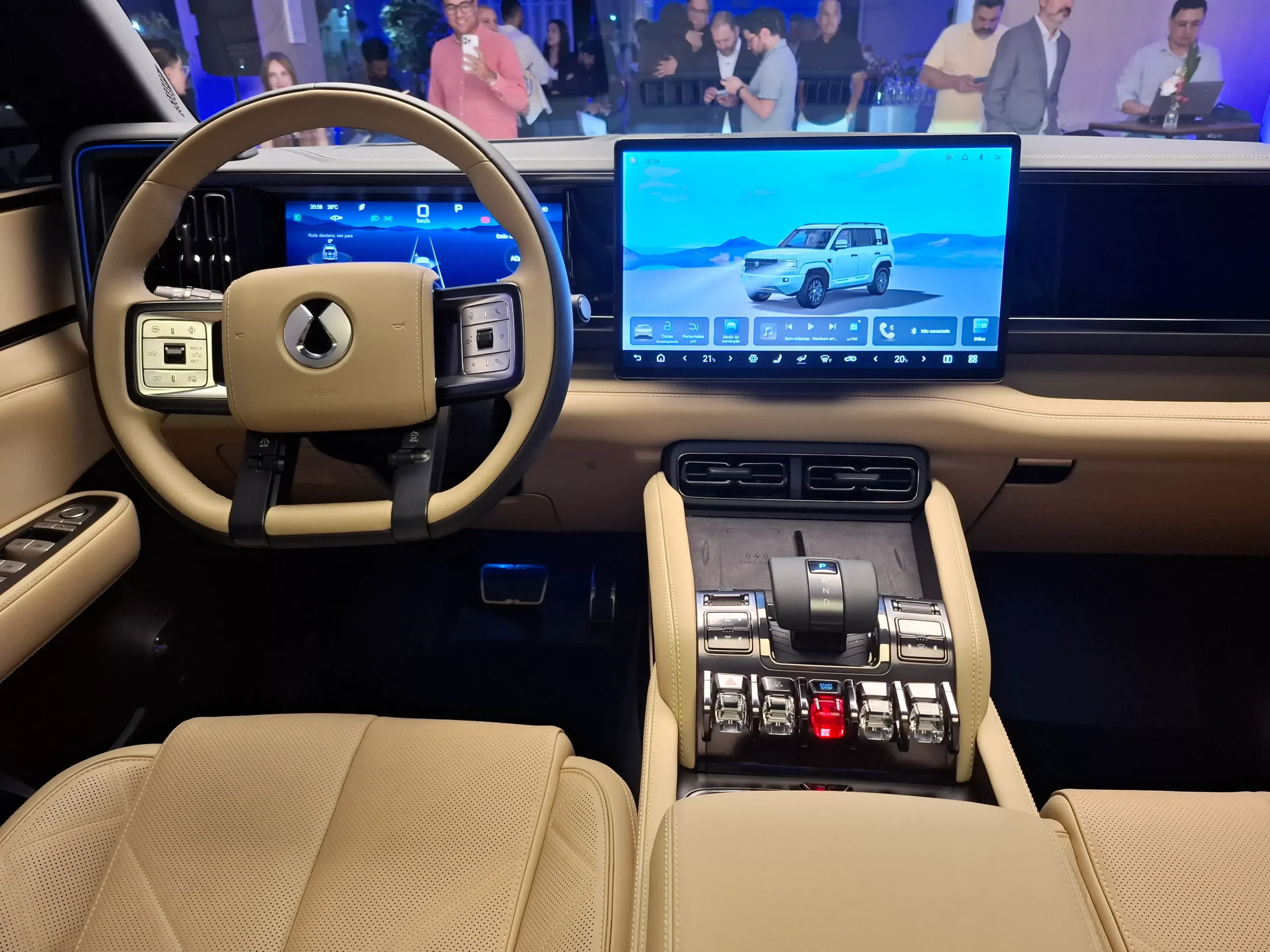 Denza B5 marca a estreia da marca de luxo da BYD no Brasil