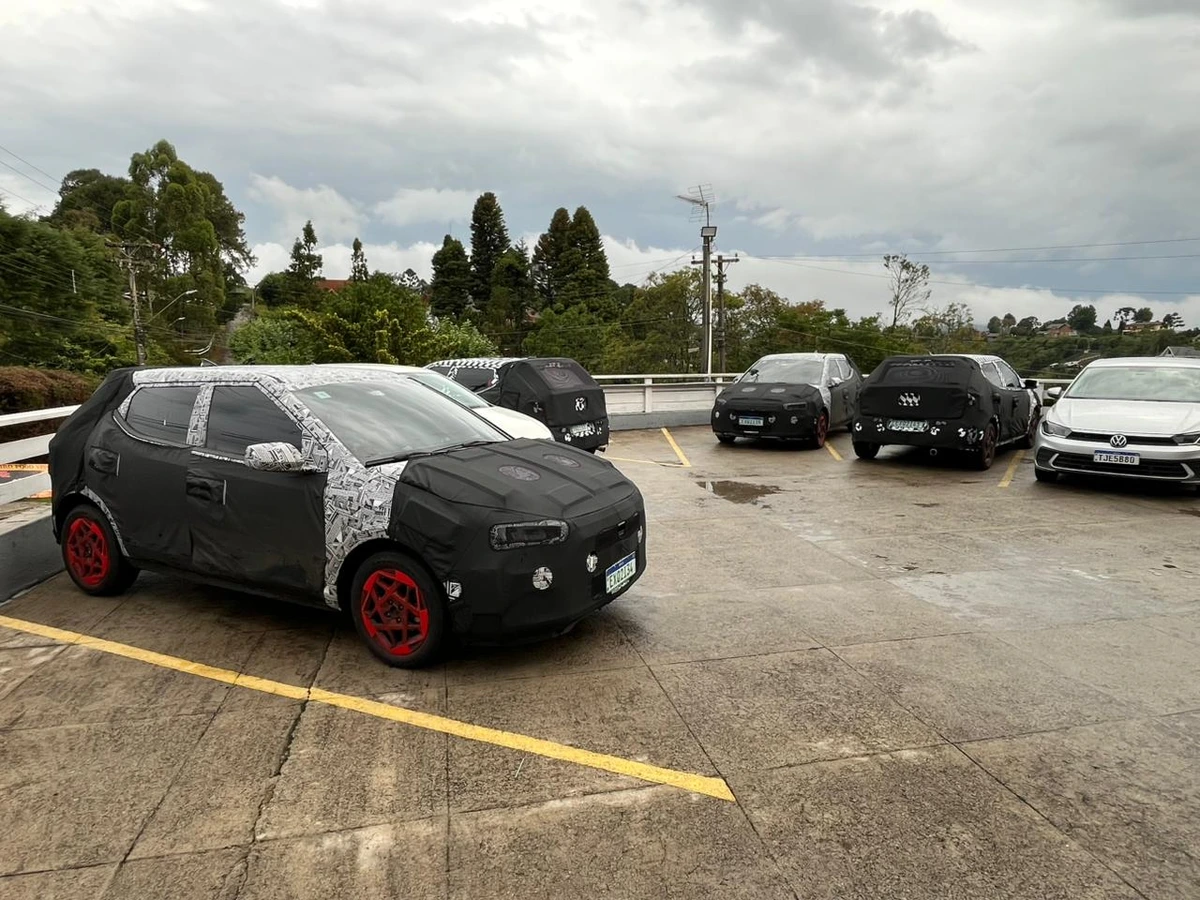 Flagra novo Hyundai HB20 camuflado