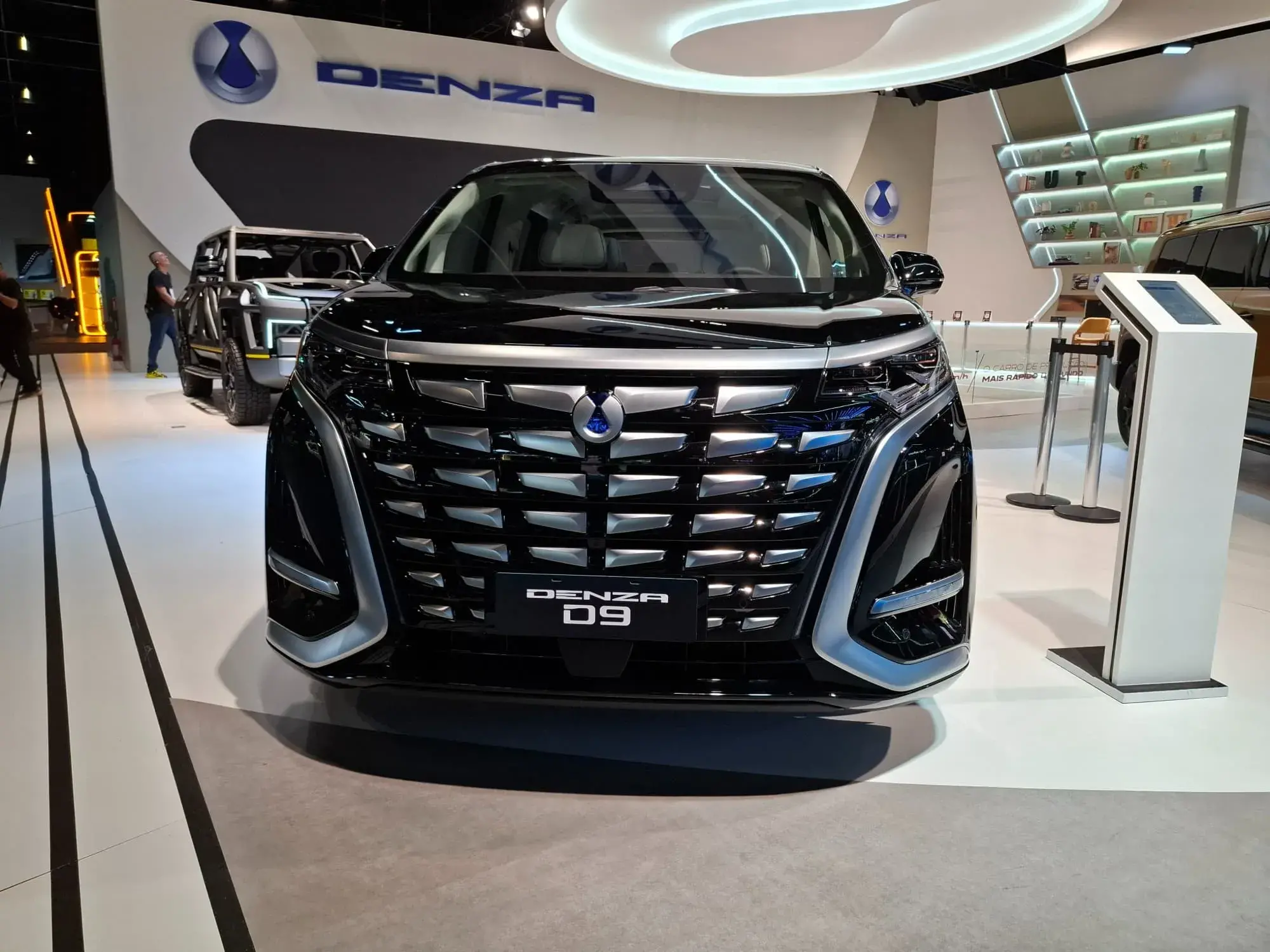 Byd Denza D9 (3)