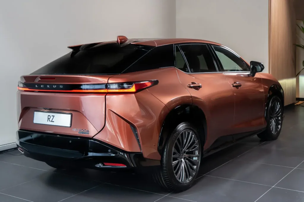 Lexus Rz500e 008