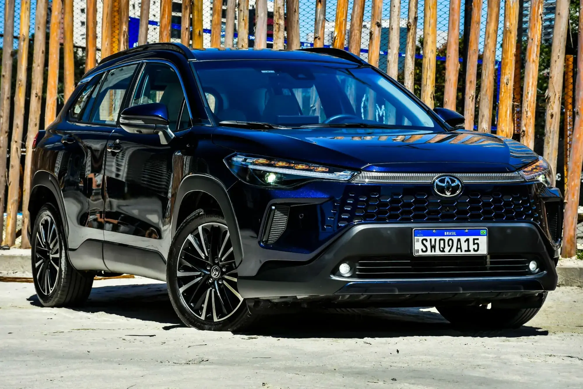 Toyota Corolla Cross 2026 tem desconto de R$ 17 mil na Webmotors!