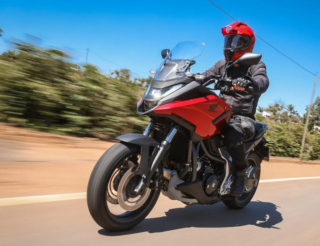 O novo painel de instrumentos é uma tela de de TFT de cinco polegadas, como em outros modelos da Honda