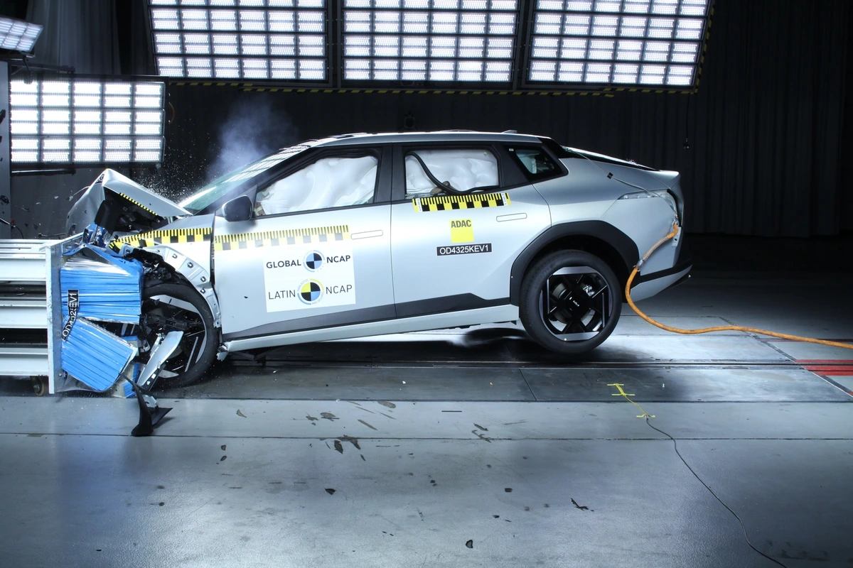 Kia EV4 também recebeu nota máxima em segurança